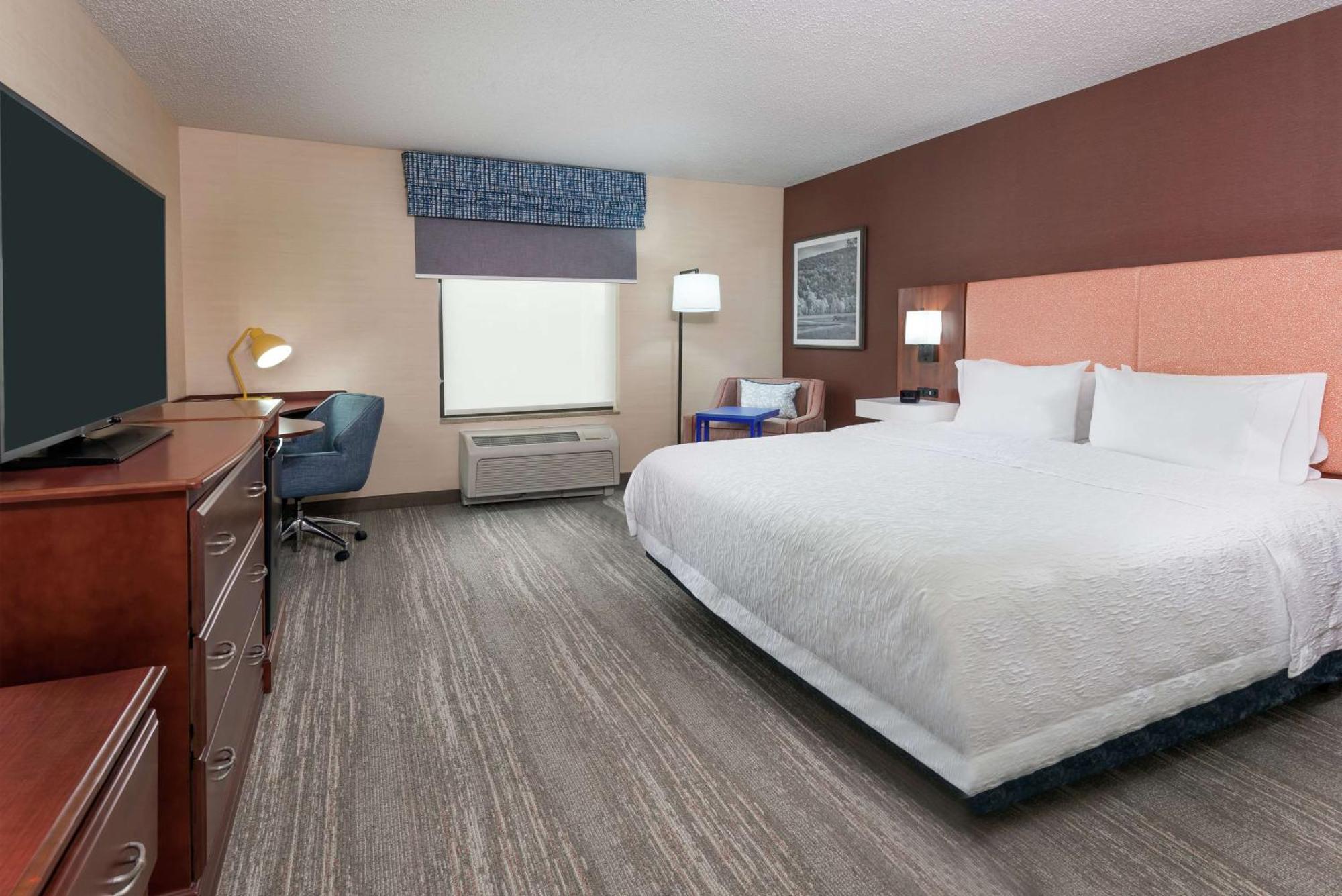 King Room with Accessible Tub - Mobility and Hearing Access/Non-Smoking